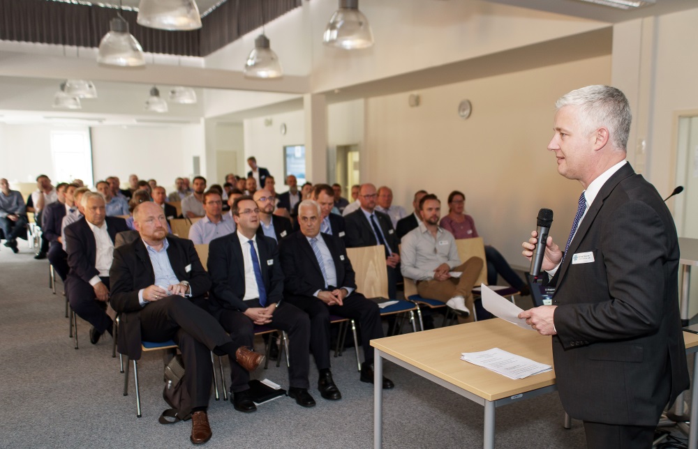 Begrüßung der teilnehmenden Firmenvertreter.